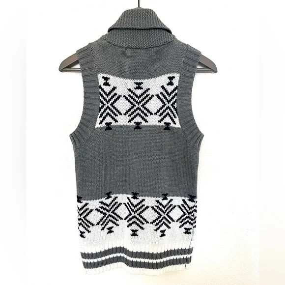 Kersh Sweater Vest. Size: S Color: White/Gray - Picture 2 of 8